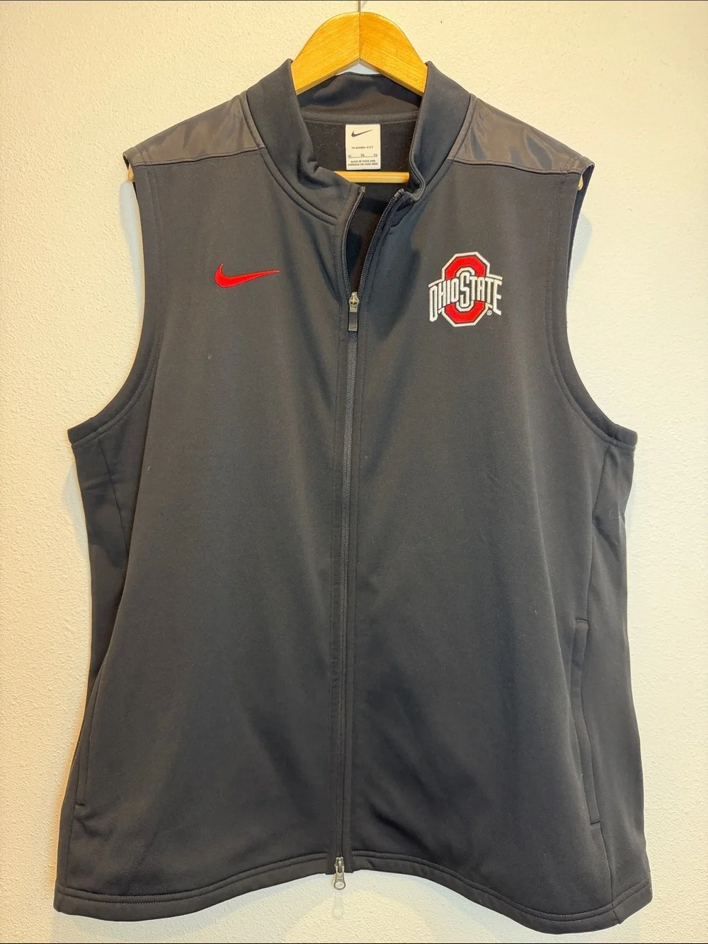 Nike Black and Red Ohio State Buckeyes Sleeveless Zip Athletic Vest XL